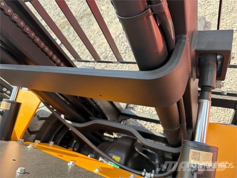  Captur FM35H 7700 lb Pneumatic Tire Montacargas (S شاحنات ذات رافعات شوكية - أخرى