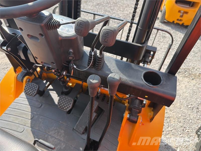 Captur FM35H 7700 lb Pneumatic Tire Montacargas (S Autokrāvēji - citi