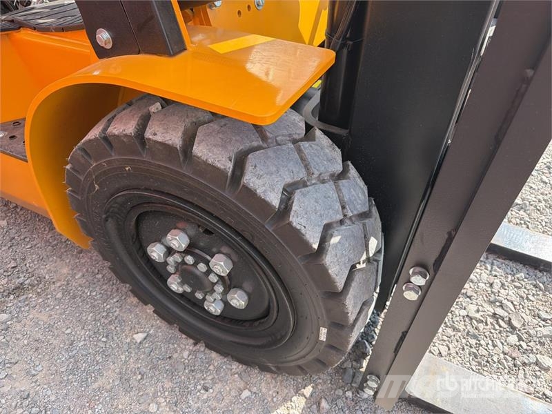 Captur FM35H 7700 lb Pneumatic Tire Montacargas (S Autokrāvēji - citi