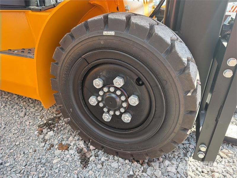  Captur FM35H 7700 lb Pneumatic Tire Montacargas (S Autokrāvēji - citi