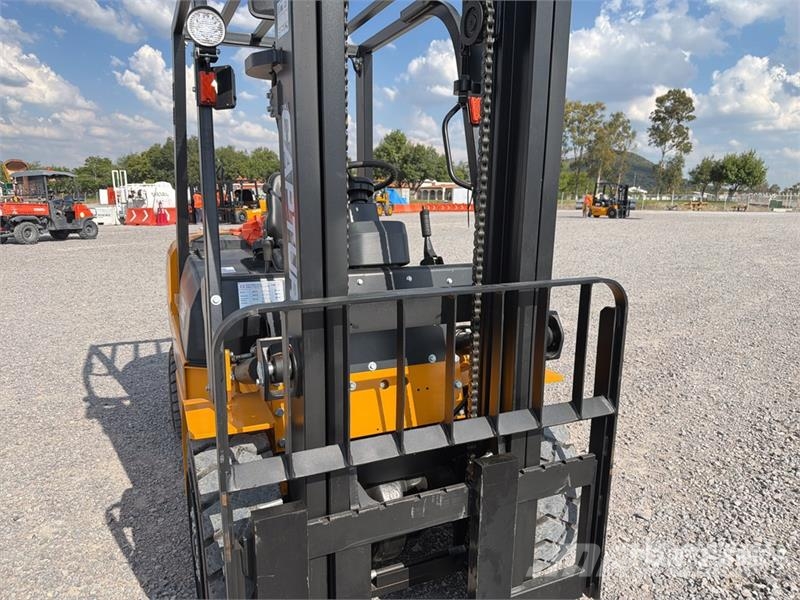Captur FM35H 7700 lb Pneumatic Tire Montacargas (S Autokrāvēji - citi