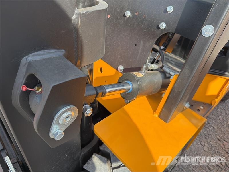  Captur FM35H 7700 lb Pneumatic Tire Montacargas (S شاحنات ذات رافعات شوكية - أخرى