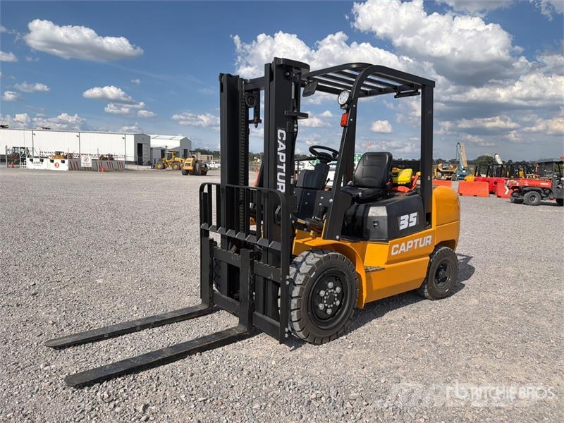 Captur FM35H 7700 lb Pneumatic Tire Montacargas (S Autokrāvēji - citi