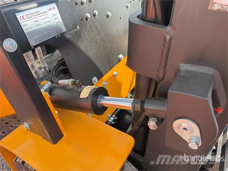  Captur FM35H 7700 lb Pneumatic Tire Montacargas (S شاحنات ذات رافعات شوكية - أخرى