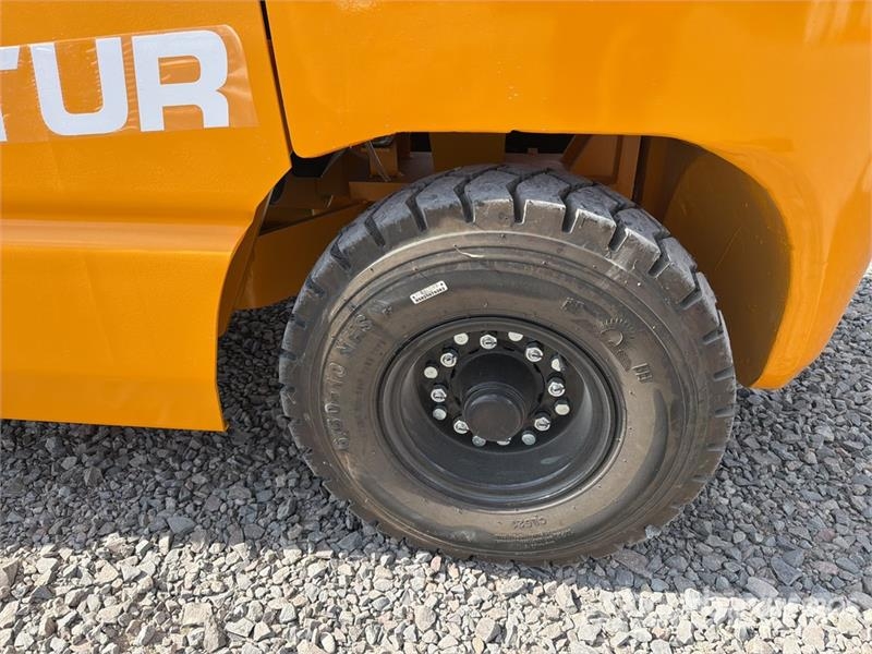 Captur FM35H 7700 lb Pneumatic Tire Montacargas (S Autokrāvēji - citi
