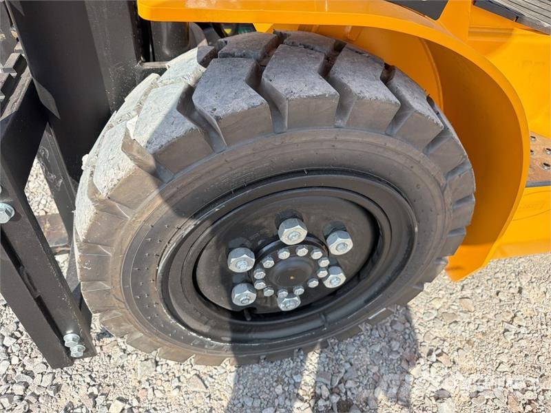 Captur FM35H 7700 lb Pneumatic Tire Montacargas (S Autokrāvēji - citi
