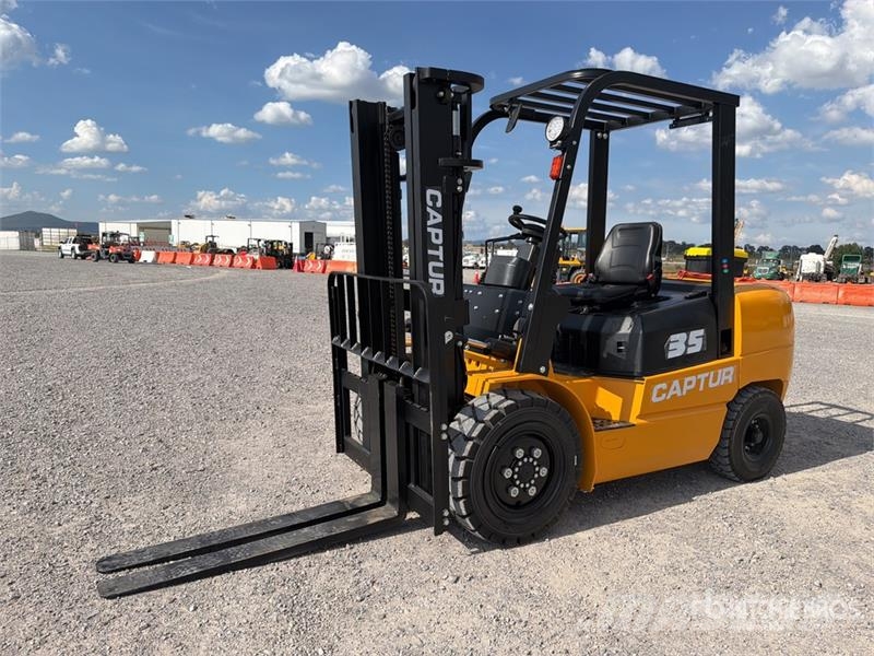 Captur FM35H 7700 lb Pneumatic Tire Montacargas (S Autokrāvēji - citi