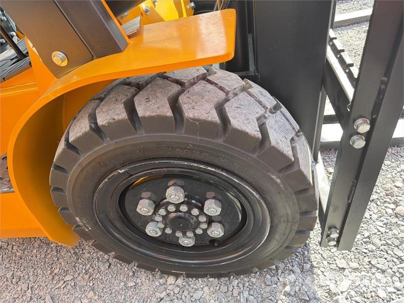 Captur FM35H 7700 lb Pneumatic Tire Montacargas (S Autokrāvēji - citi