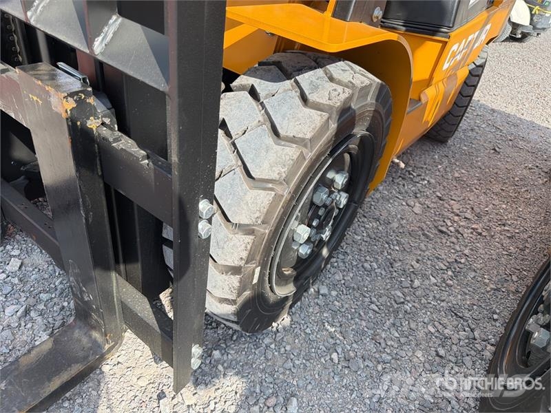  Captur FM35H 7700 lb Pneumatic Tire Montacargas (S شاحنات ذات رافعات شوكية - أخرى