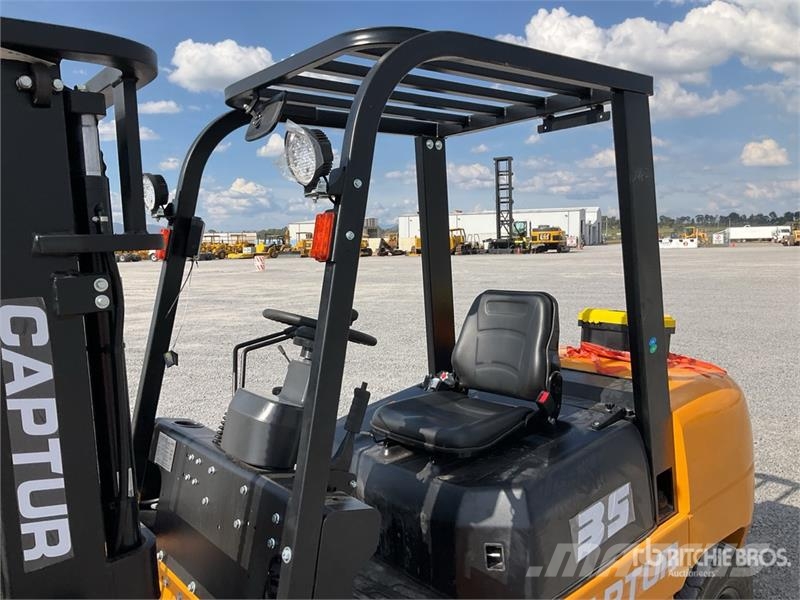 Captur FM35H 7700 lb Pneumatic Tire Montacargas (S Autokrāvēji - citi