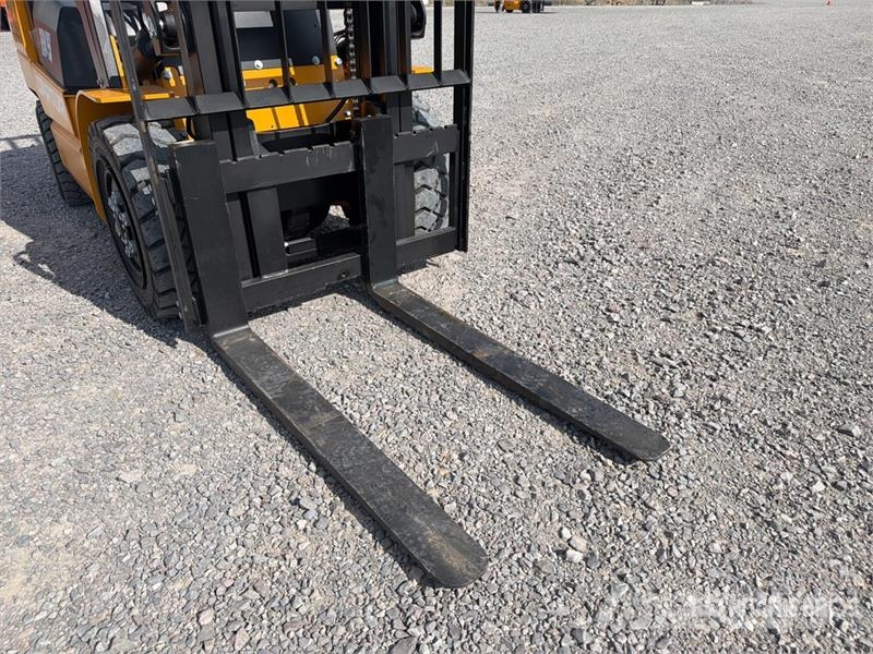 Captur FM35H 7700 lb Pneumatic Tire Montacargas (S Autokrāvēji - citi
