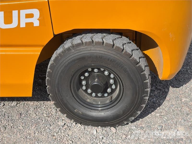 Captur FM35H 7700 lb Pneumatic Tire Montacargas (S Autokrāvēji - citi