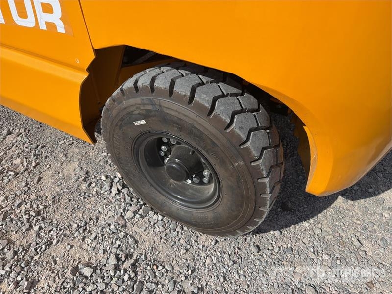 Captur FM35H 7700 lb Pneumatic Tire Montacargas (S Autokrāvēji - citi