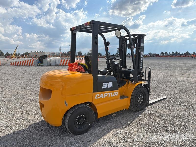 Captur FM35H 7700 lb Pneumatic Tire Montacargas (S Autokrāvēji - citi