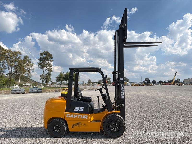  Captur FM35H 7700 lb Pneumatic Tire Montacargas (S Autokrāvēji - citi
