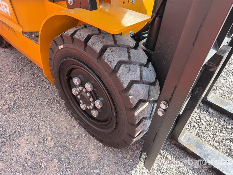  Captur FM35H 7700 lb Pneumatic Tire Montacargas (S شاحنات ذات رافعات شوكية - أخرى