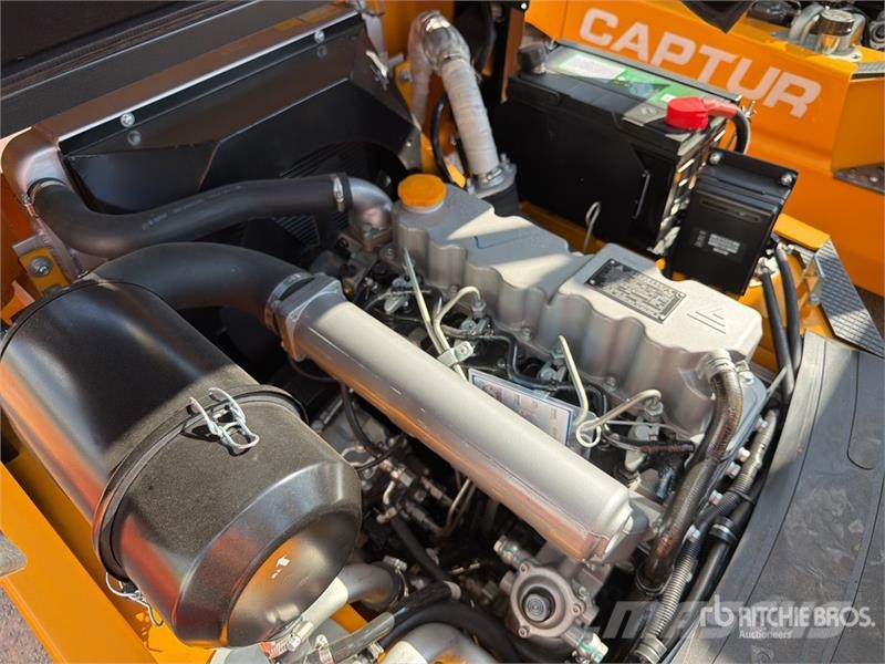  Captur FM35H 7700 lb Pneumatic Tire Montacargas (S شاحنات ذات رافعات شوكية - أخرى