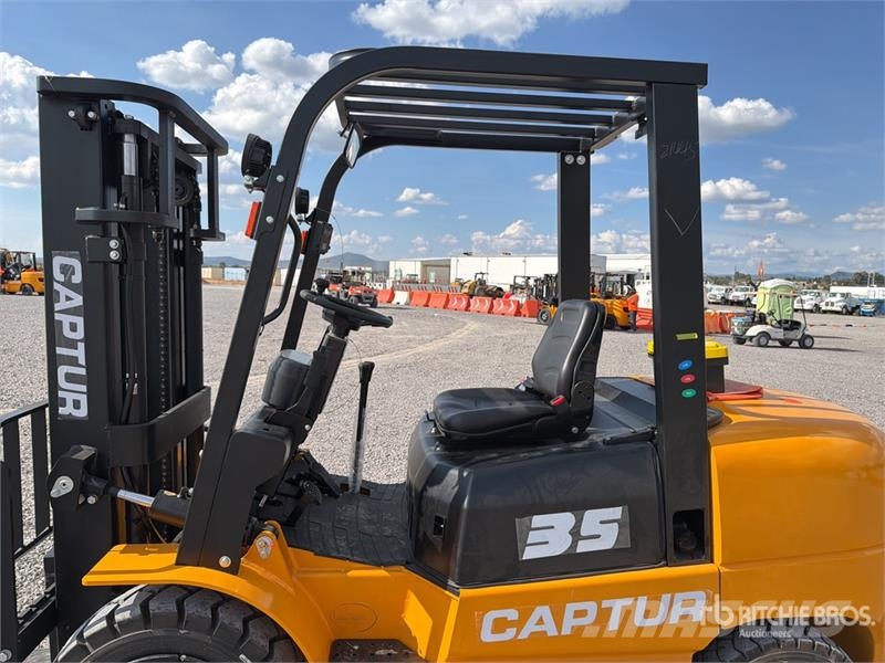  Captur FM35H 7700 lb Pneumatic Tire Montacargas (S Autokrāvēji - citi