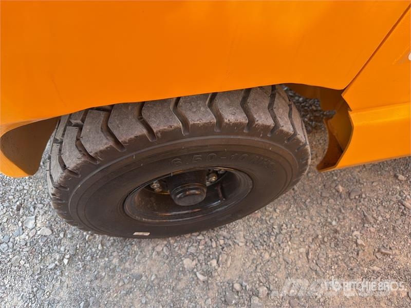 Captur FM35H 7700 lb Pneumatic Tire Montacargas (S Autokrāvēji - citi