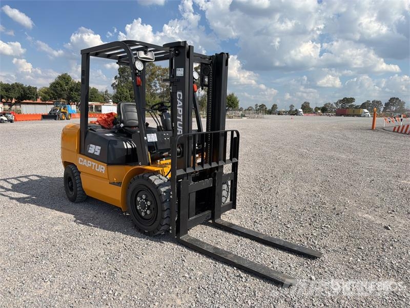 Captur FM35H 7700 lb Pneumatic Tire Montacargas (S Autokrāvēji - citi