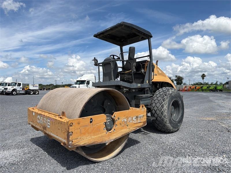 CASE 1107EX Rodillo / Smooth Drum Compactor Egydobos hengerek