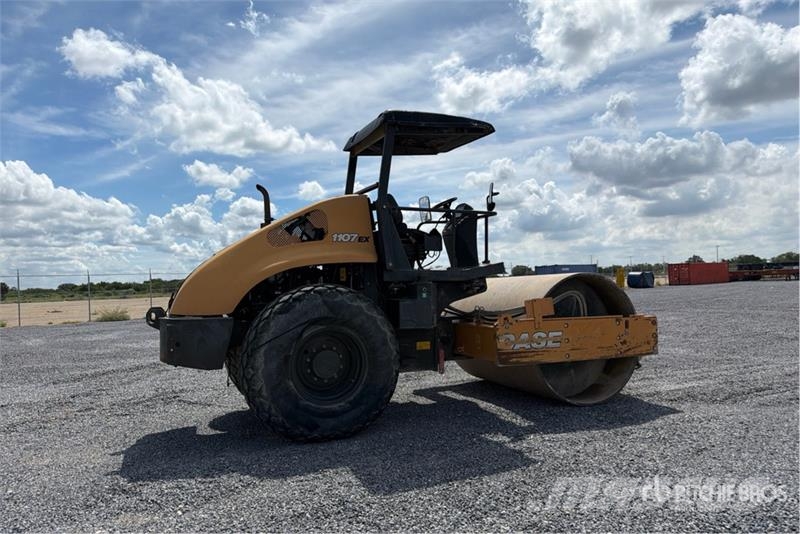 CASE 1107EX Rodillo / Smooth Drum Compactor Egydobos hengerek