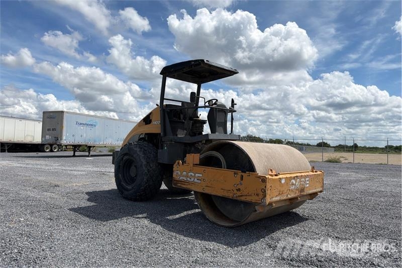 CASE 1107EX Rodillo / Smooth Drum Compactor Egydobos hengerek