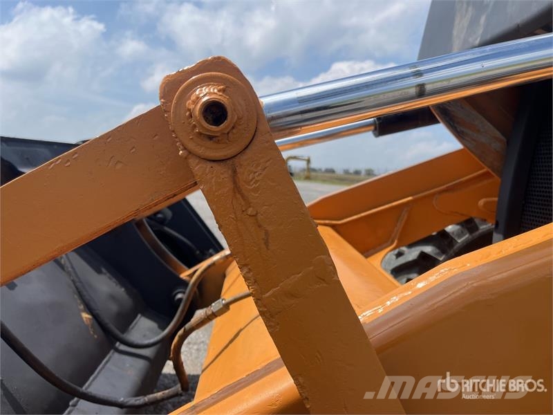 CASE 851EX-SS 4x4 Retroexcavadora / Backhoe Loader Terne