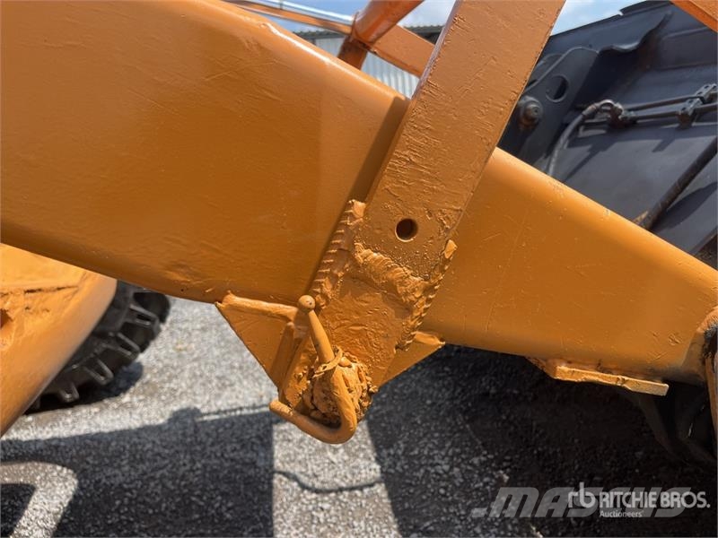 CASE 851EX-SS 4x4 Retroexcavadora / Backhoe Loader Terne