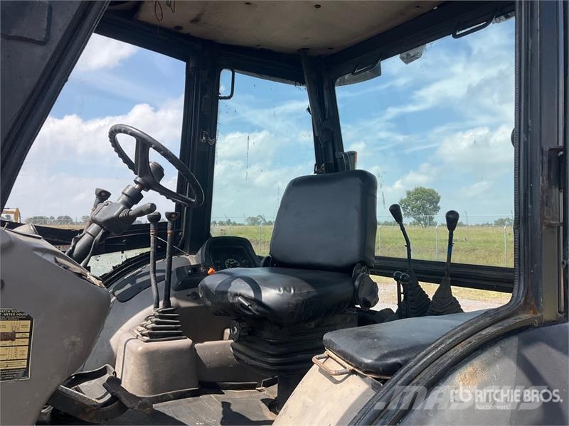 CASE 851EX-SS 4x4 Retroexcavadora / Backhoe Loader Terne