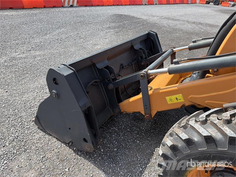 CASE 851EX-SS 4x4 Retroexcavadora / Backhoe Loader Ekskavaatorlaadurid