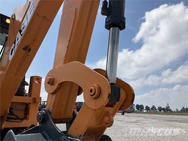 CASE 851EX-SS 4x4 Retroexcavadora / Backhoe Loader Terne