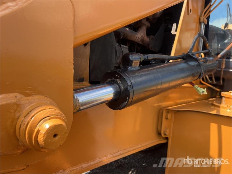 CASE 851EX-SS 4x4 Retroexcavadora / Backhoe Loader Terne