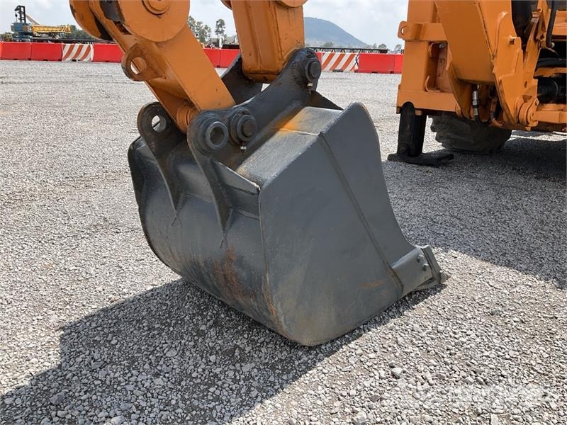 CASE 851EX-SS 4x4 Retroexcavadora / Backhoe Loader Terne