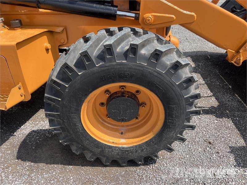 CASE 851EX-SS 4x4 Retroexcavadora / Backhoe Loader Terne
