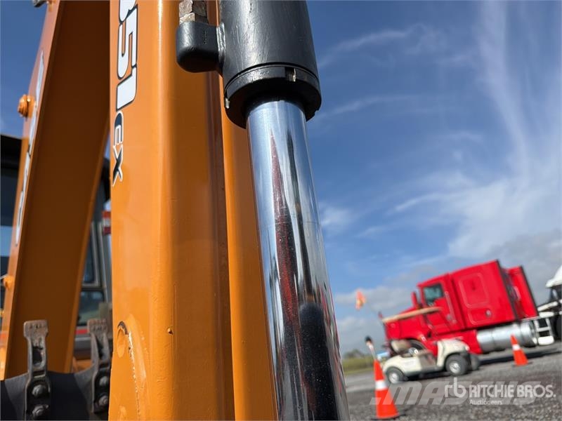 CASE 851EX-SS 4x4 Retroexcavadora / Backhoe Loader Ekskavaatorlaadurid