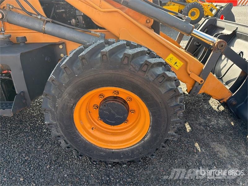 CASE 851EX-SS 4x4 Retroexcavadora / Backhoe Loader Ekskavaatorlaadurid