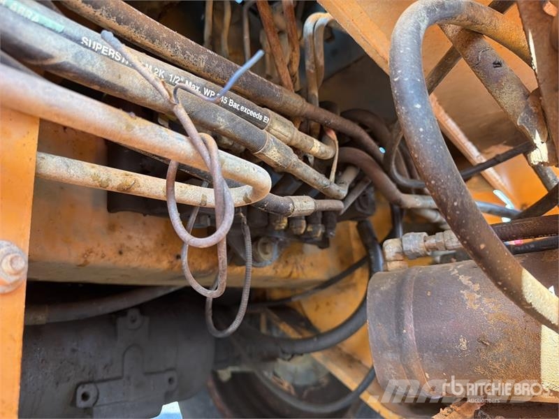 CASE 851EX-SS 4x4 Retroexcavadora / Backhoe Loader Ekskavaatorlaadurid