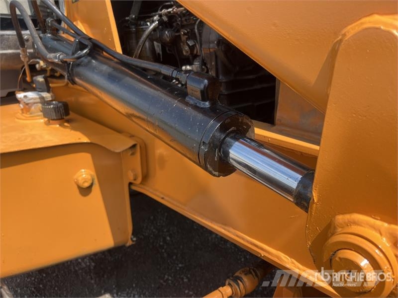 CASE 851EX-SS 4x4 Retroexcavadora / Backhoe Loader Terne