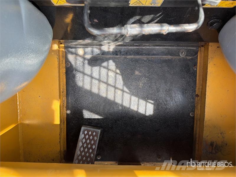 CAT 216B3 Kompaktrakodók