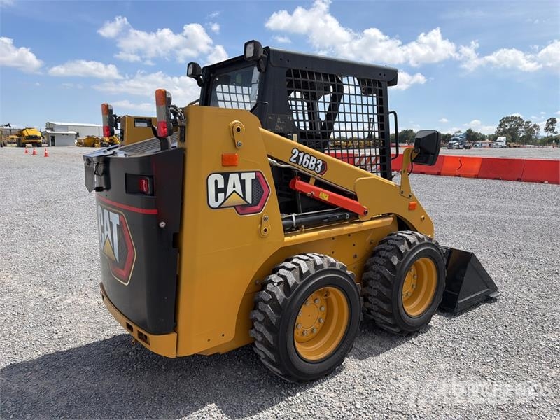 CAT 216B3 Lietoti riteņu kompaktiekrāvēji