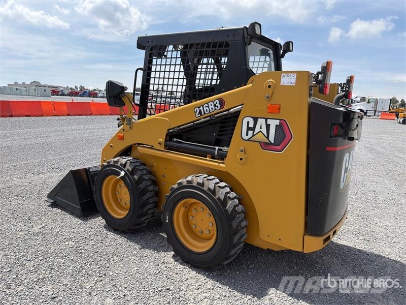 CAT 216B3 Lietoti riteņu kompaktiekrāvēji