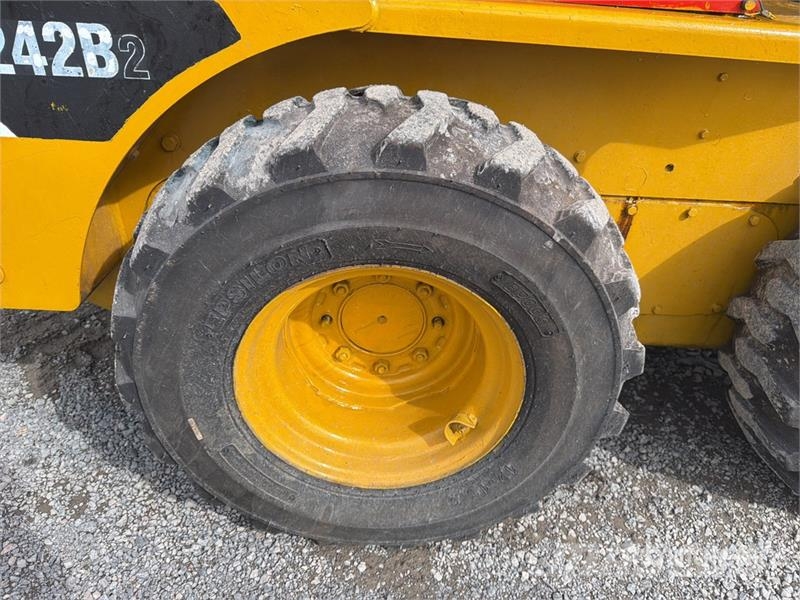 CAT 242B Series II Minicargador / Skid Steer Loader Φορτωτάκια