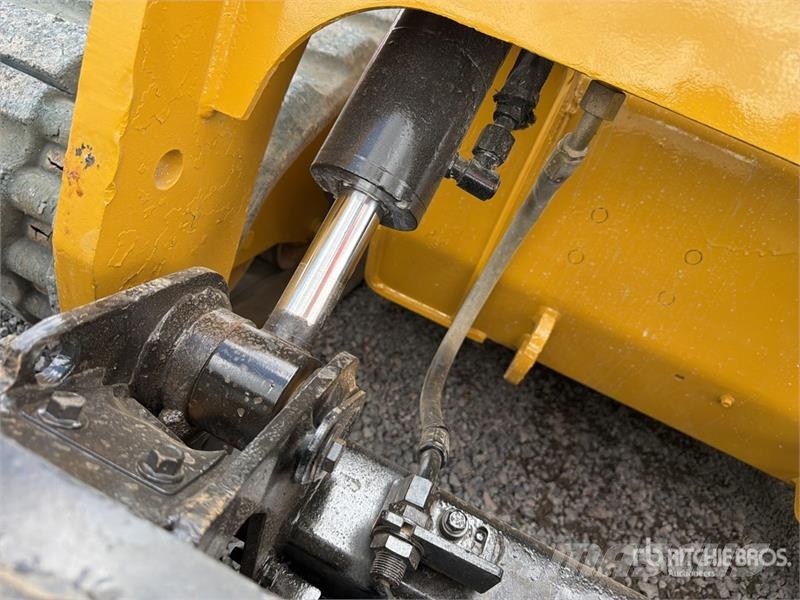 CAT 299D3 Two-Speed High Flow Minicargador / Compact T Kompaktrakodók