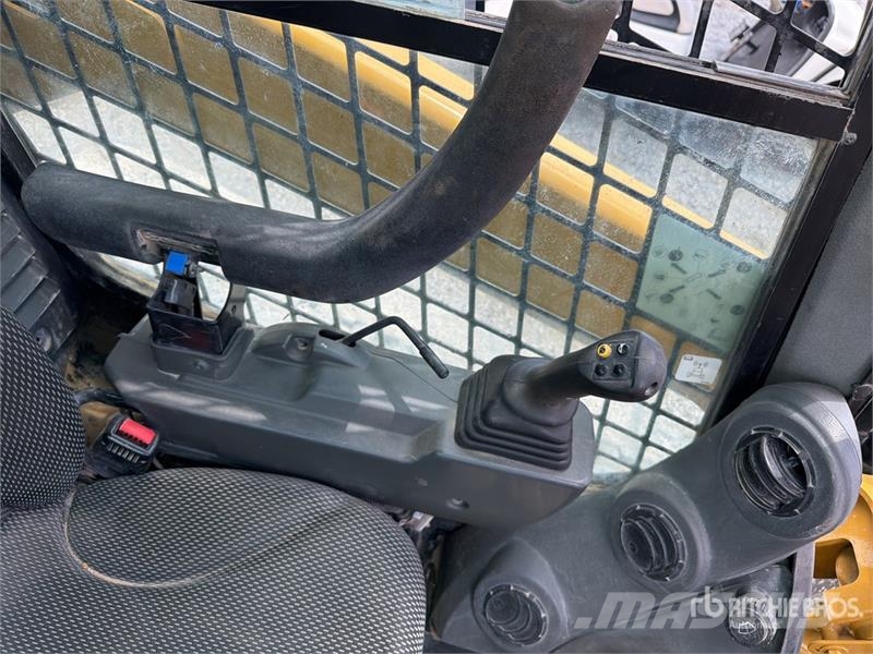 CAT 299D3 Two-Speed High Flow Minicargador / Compact T Kompaktrakodók