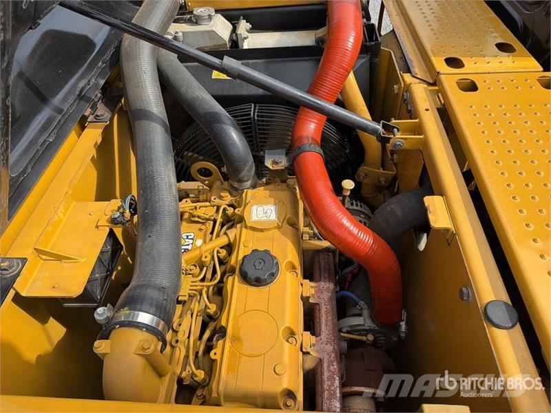 CAT 313D2L Excavadora Hidraulica / Tracked Excavator حفارات زحافة