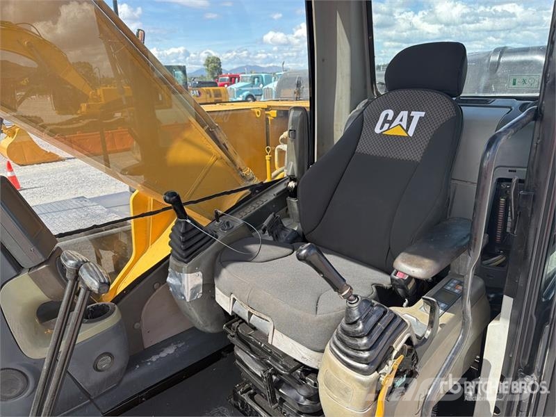 CAT 320D2 Excavadora Hidraulica / Tracked Excavator حفارات زحافة
