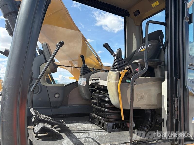 CAT 320D2 Excavadora Hidraulica / Tracked Excavator حفارات زحافة