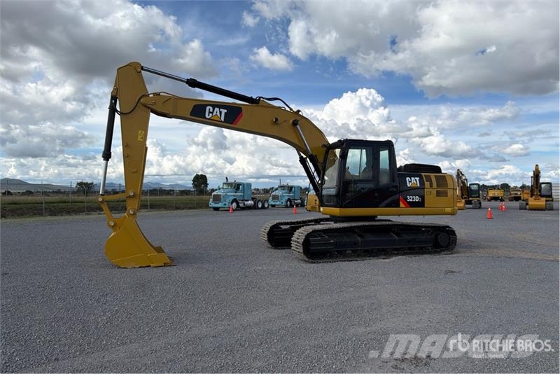 CAT 323D3 Excavadora Hidraulica / Tracked Excavator Roomikekskavaatorid