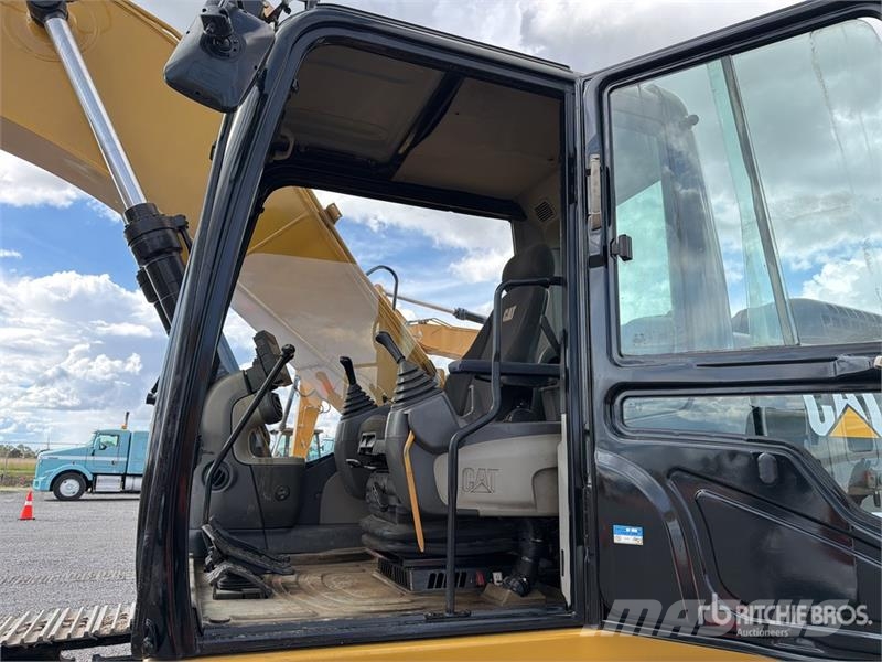 CAT 323D3 Excavadora Hidraulica / Tracked Excavator Pásové rýpadlá